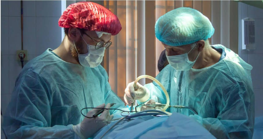 斯洛伐克一間醫院替病患進行眼部手術，竟錯將病患健康的眼球摘除。（示意圖／Unsplash）
