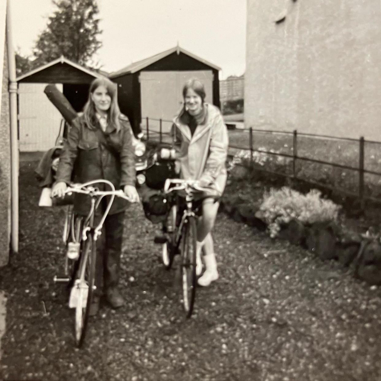 Ebba and Maggie cycle trip