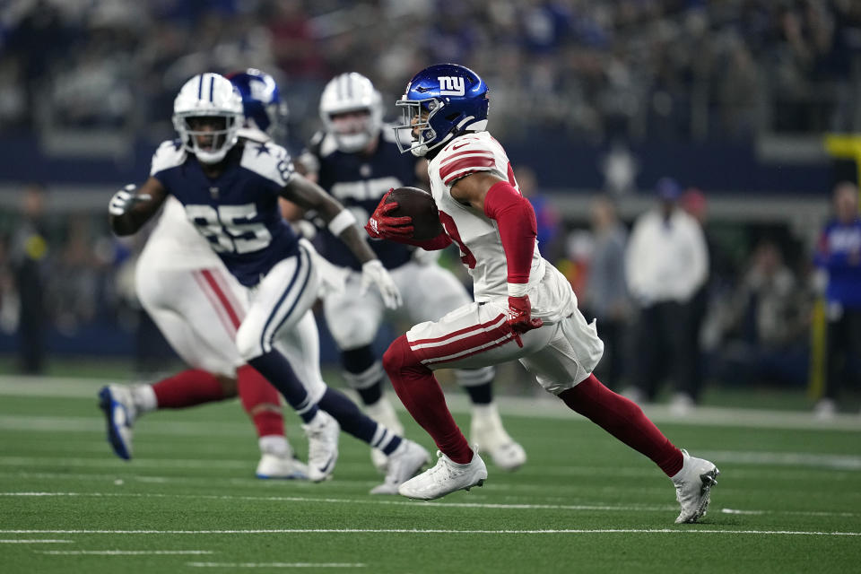 New York Giants safety Julian Love (20) returns an interception against the Dallas Cowboys during the first half of an NFL football game Thursday, Nov. 24, 2022, in Arlington, Texas. (AP Photo/Tony Gutierrez)