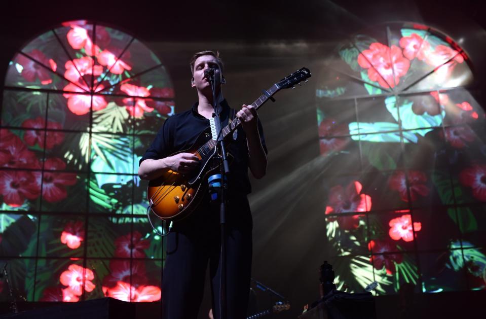 George Ezra review, O2 arena, London: ‘Prius of pop’ grins back at people who sneer at him