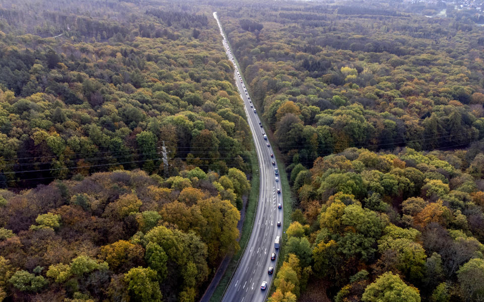 Commmuters drive on one of the main roads from the forests of the Taunus region to the city of Frankfurt, Germany, Tuesday, Nov. 8, 2022. (AP Photo/Michael Probst)