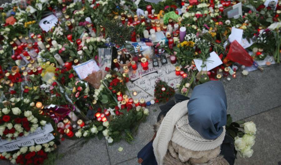 Muslim Man's Silent Demonstration Asks Passersby 