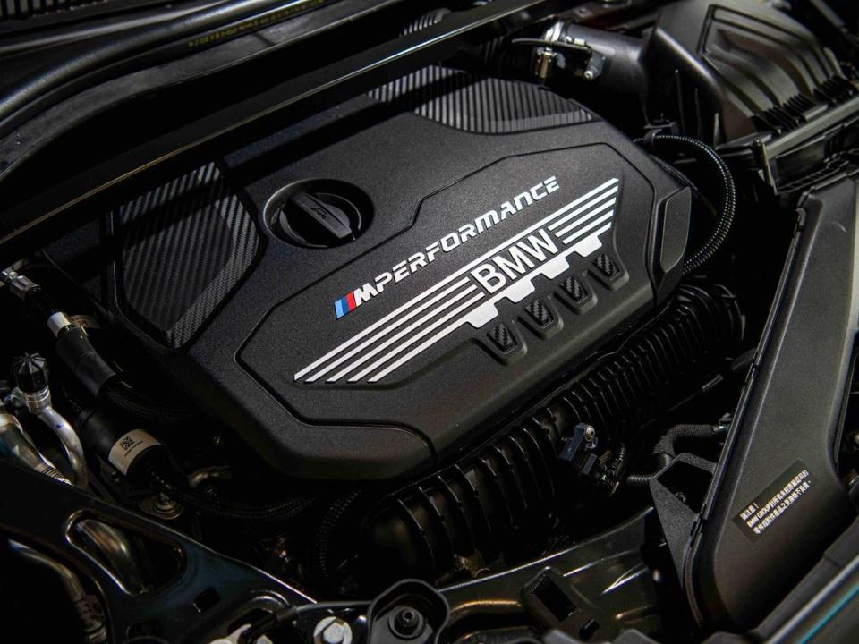 BMW M235i xDrive Gran Coupé植入史上最強勁的TwinPower Turbo直列4汽缸汽油引擎，擁有306匹的最大馬力、450牛頓米的最高扭力，更可以繳出0-100kmh加速4.9秒的出色成績。