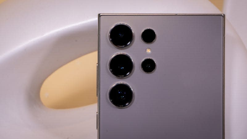 The back of the Galaxy S24 Ultra. - Photo: Florence Ion / Gizmodo