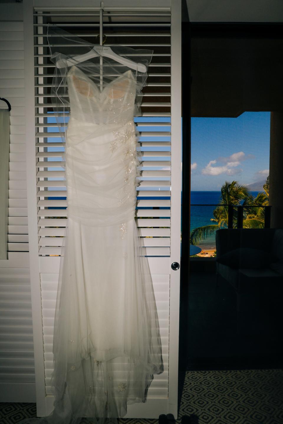 This picture thrills me. The juxtaposition of the tropical backdrop with the tulle and stars on my dress. So good.