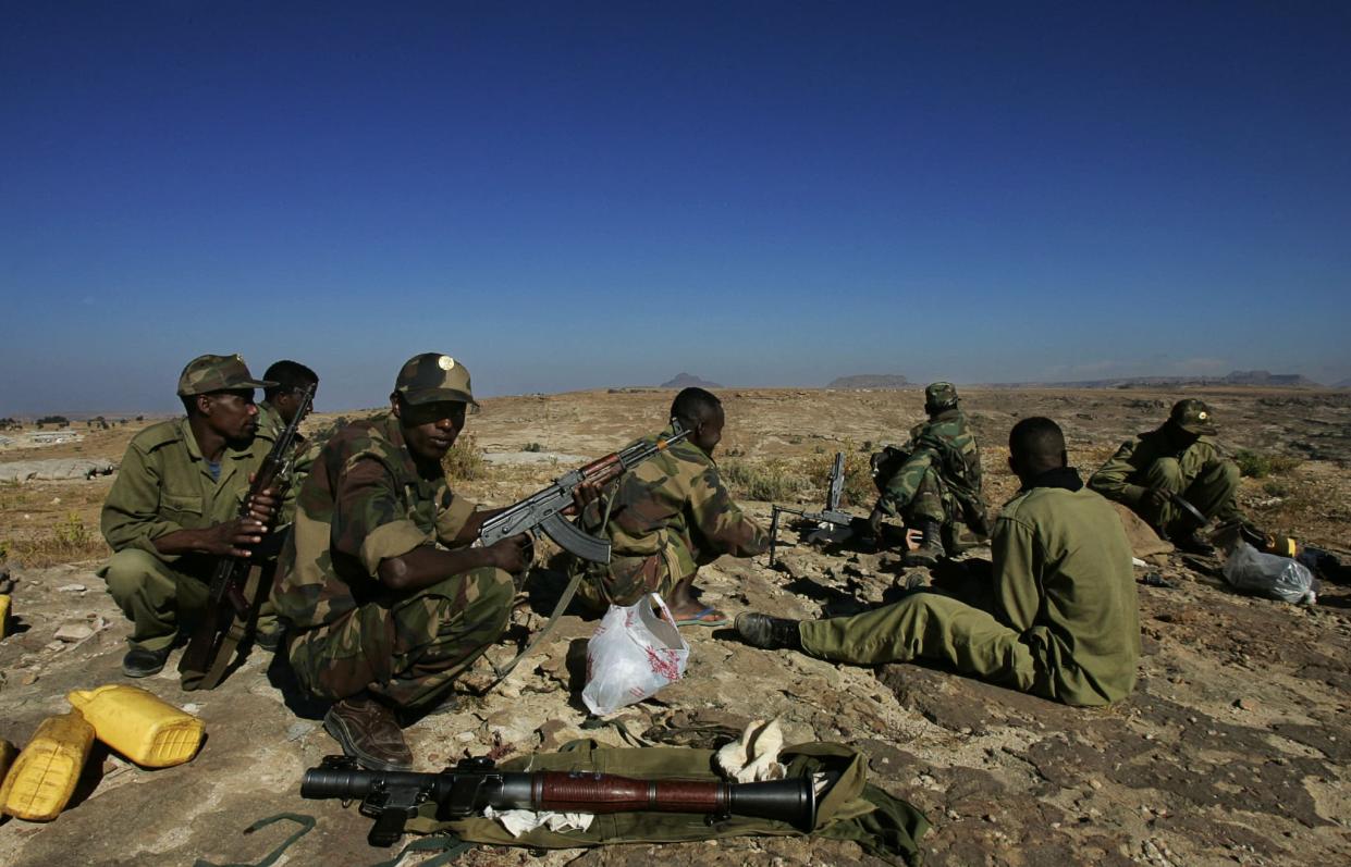 Des soldats éthiopiens en service à la frontière érythréenne dans la ville septentrionale de Zala Anbessa, dans la région du Tigré en Éthiopie, le 19 novembre 2005. (Photo d'illustration) - Marco Longari - AFP