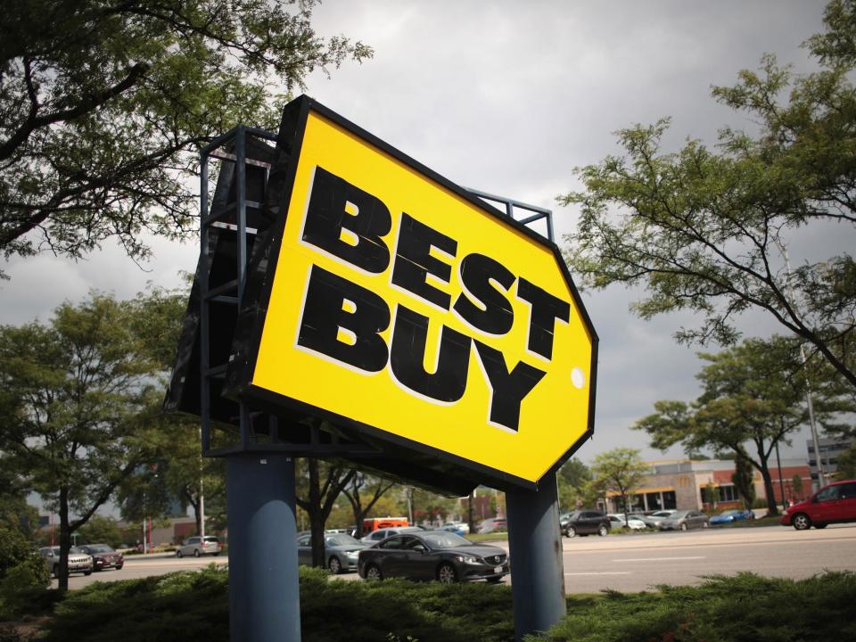 Hurricane Harvey: Best Buy apologises for selling $43 cases of water in Texas during tropical storm