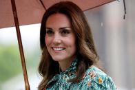 Vom Mobbing-Opfer zur Duchess of Cambridge: Als Schülerin wurde Herzogin Kate gemobbt, weil sei so ruhig und fleißig war. "Die Hänseleien gingen teilweise über Schulbücher aus der Hand schlagen und in den Rücken schubsen hinaus", erinnerte sich einer ihrer ehemaligen Mitschüler in der "Daily Mail". Ihre Eltern sorgten schließlich dafür, dass Kate die Schule wechseln konnte. (Bild: Chris Jackson/Getty Images)