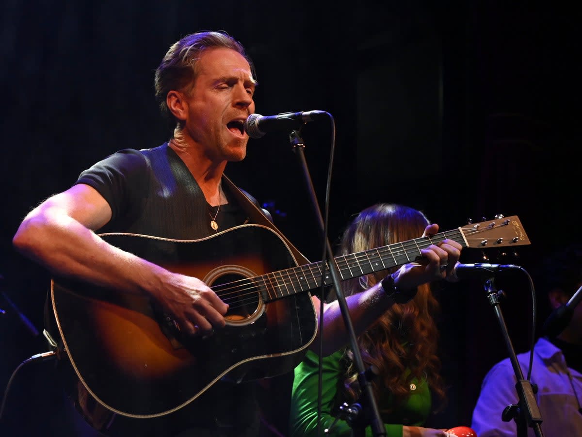 Damian Lewis performs at Hoxton Hall in London on 3 March, 2023 (Getty Images)