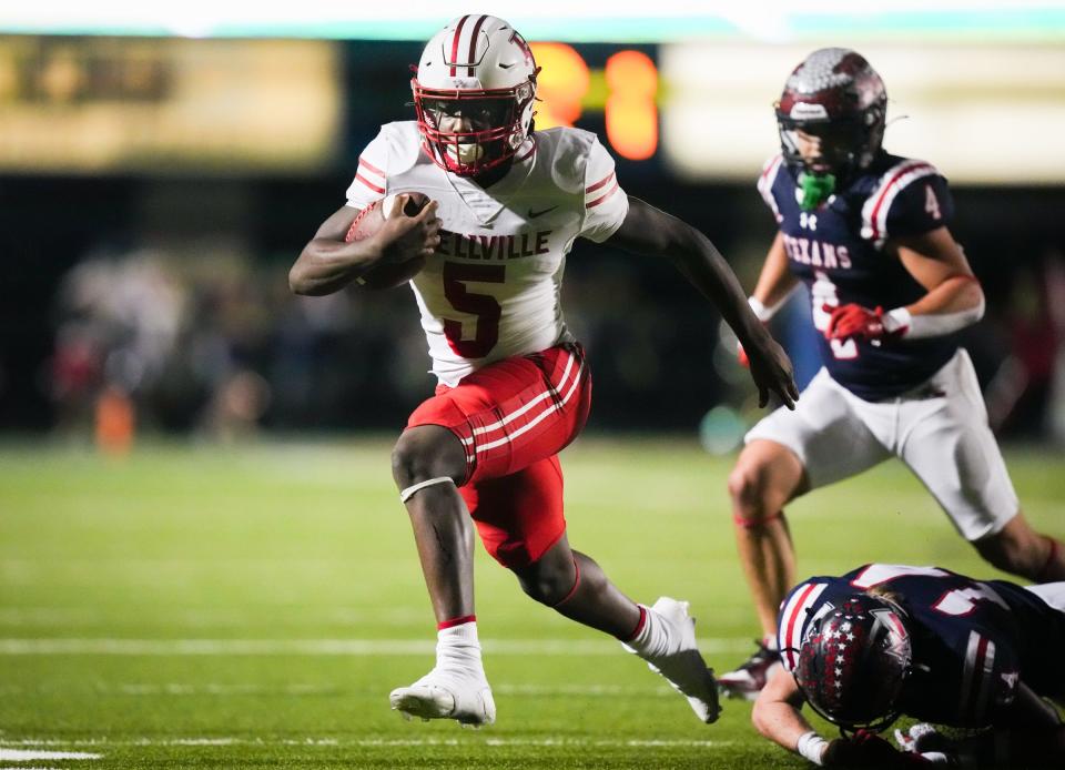 Bellville running back DD Murray had a big hand in his team's victory, rushing for 99 yards and two touchdowns. Bellville advances to play Gilmer in the Class 4A DII state championship Friday in Arlington.