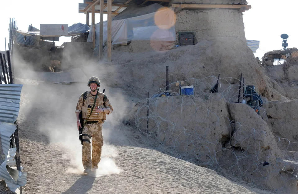 Prinz Harry patrouilliert in der verlassenen Stadt Garmisir in der Provinz Helmand, Afghanistan, 2008. (Getty Images)