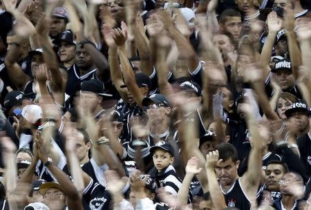 Soccer fans of Corinthians cheer the team during their Brazilian Series A Championship soccer match against Coritiba in Sao Paulo, Brazil, November 7, 2015. REUTERS/Paulo Whitaker