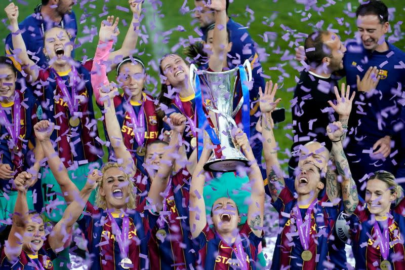 Las jugadoras del Barcelona celebran la victoria en la final de la Liga de Campeones femenina en Gotemburgo, Suecia