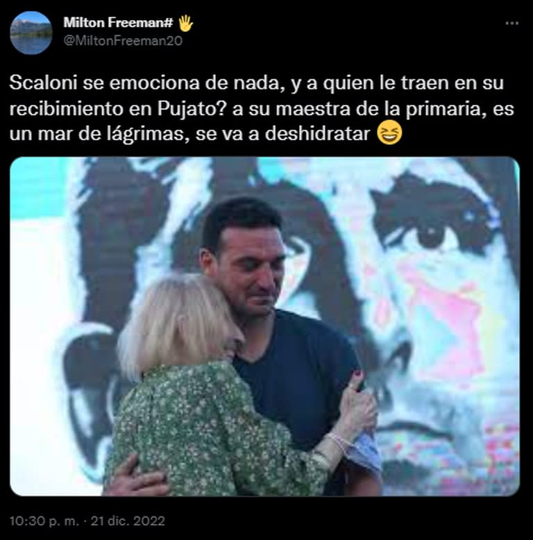 Las redes se emocionaron tras el encuentro de Scaloni con su maestra (Foto: Twitter)