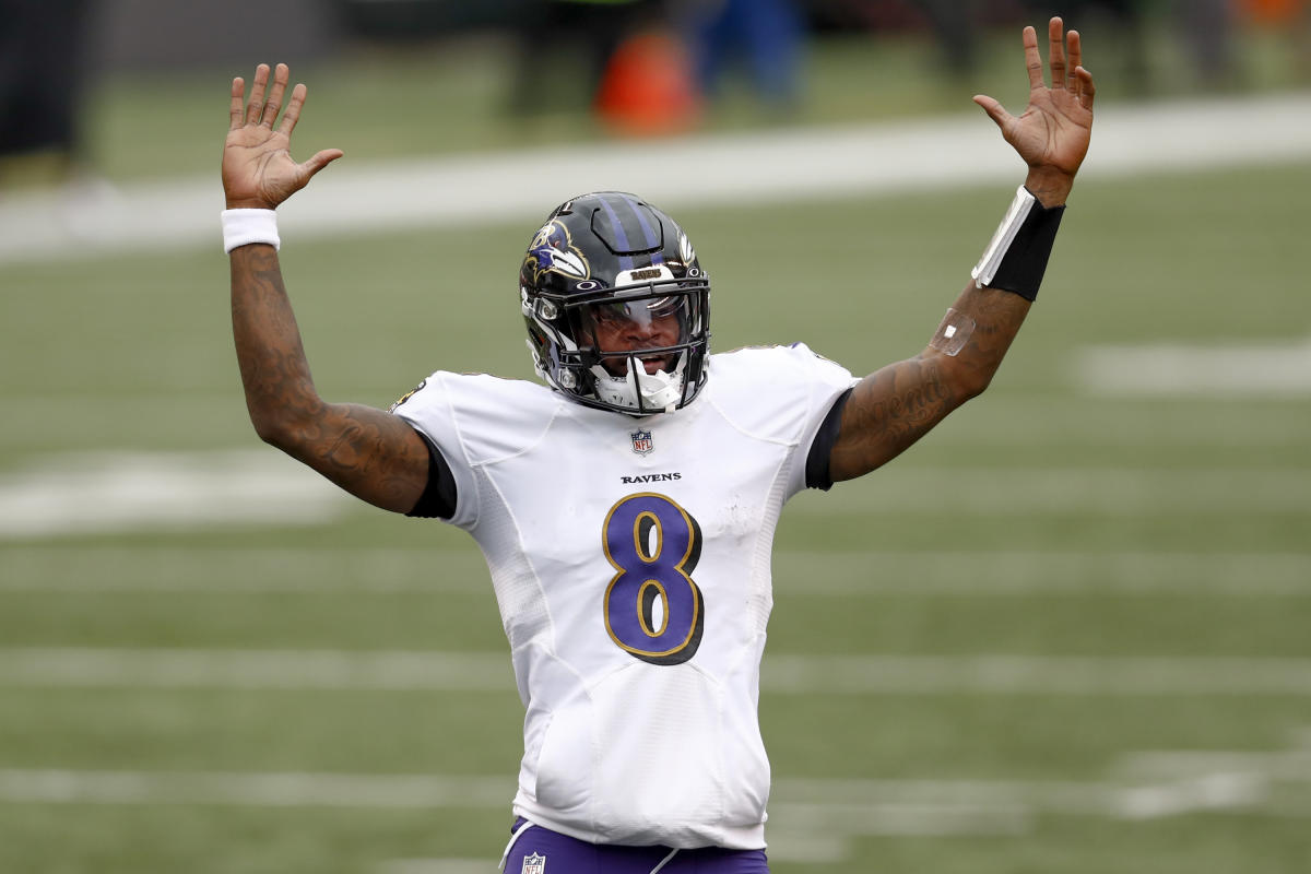 Baltimore Ravens quarterback Lamar Jackson sits on the bench as the Ravens  playoff hopes fade in the fourth quarter against the Tennesse Titans in the  AFC Division Playoffs at M&T Bank Stadium