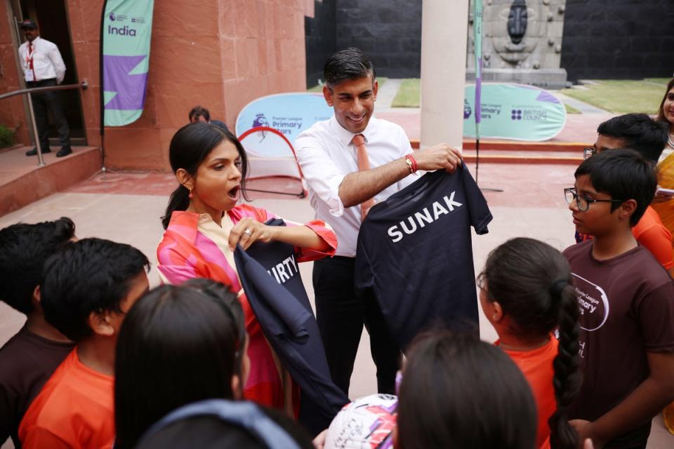 Prime Minister Rishi Sunak and his wife Akshata Murty meet local schoolchildren at the British Council (PA)