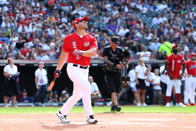 Cleveland's comeback falls short vs. The World in 2019 All-Star Celebrity  Softball game 