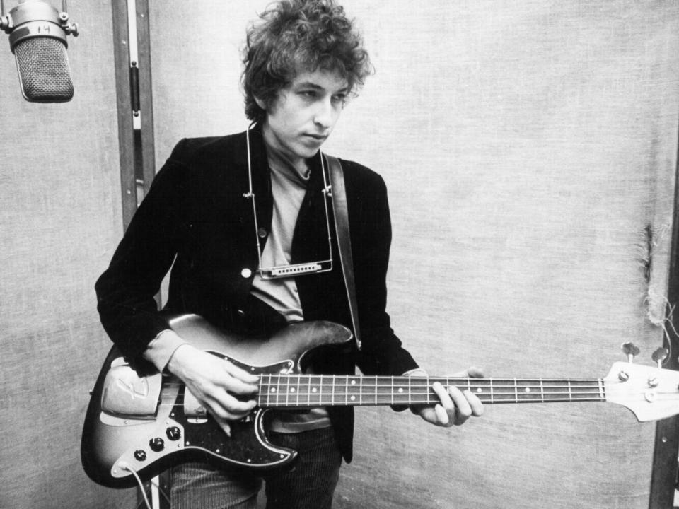 Bob Dylan Records "Bringing It All Back Home"