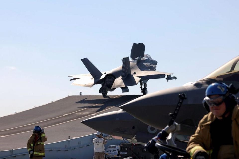 F-35B takes off from British aircraft carrier Queen Elizabeth