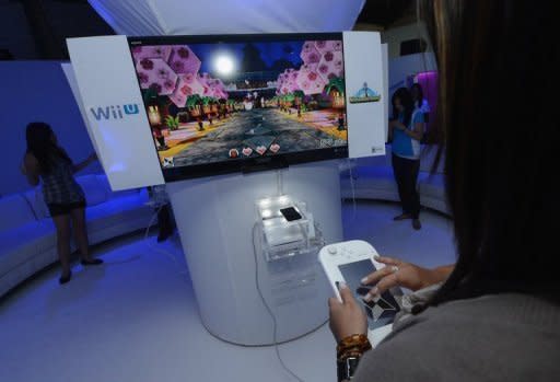 Invitados prueban la consola Wii U el pasado septiembre. (Foto AFP)