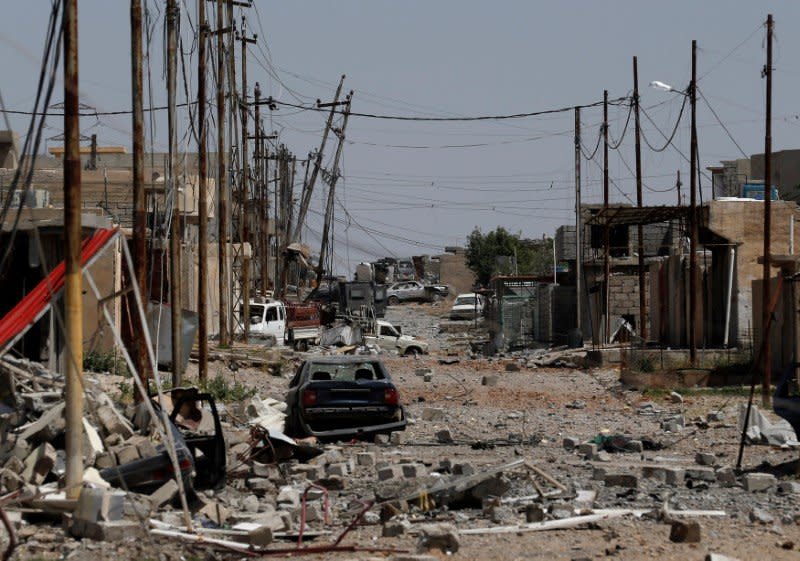 Debris is seen on a street controlled by Iraqi forces fighting the Islamic State fighters in north west of Mosul, Iraq, May 9, 2017. REUTERS/Danish Siddiqui