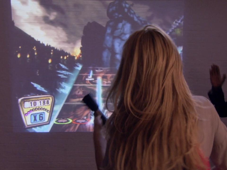 serena playing guitar hero on an episode of gossip girl