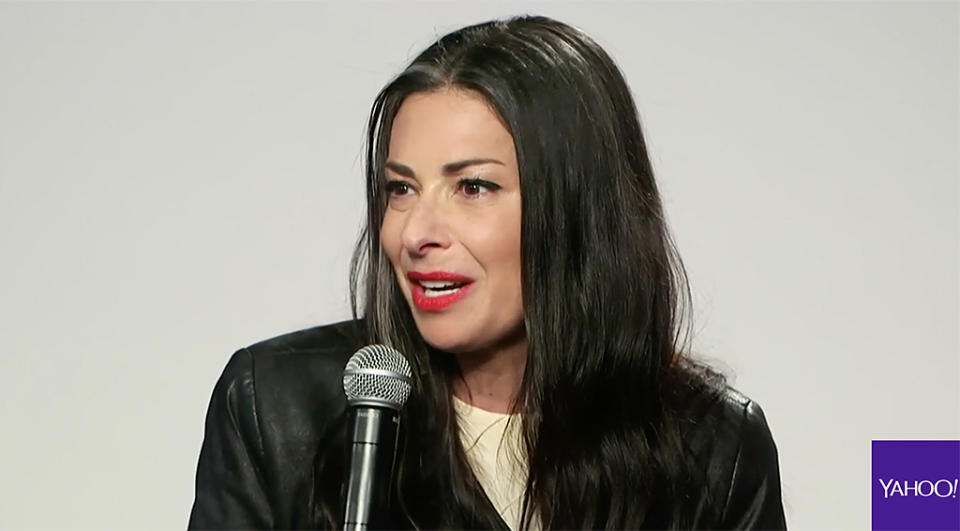 Style expert Stacy London speaks about size diversity at theCurvyCon. (Photo: YahooStyle)