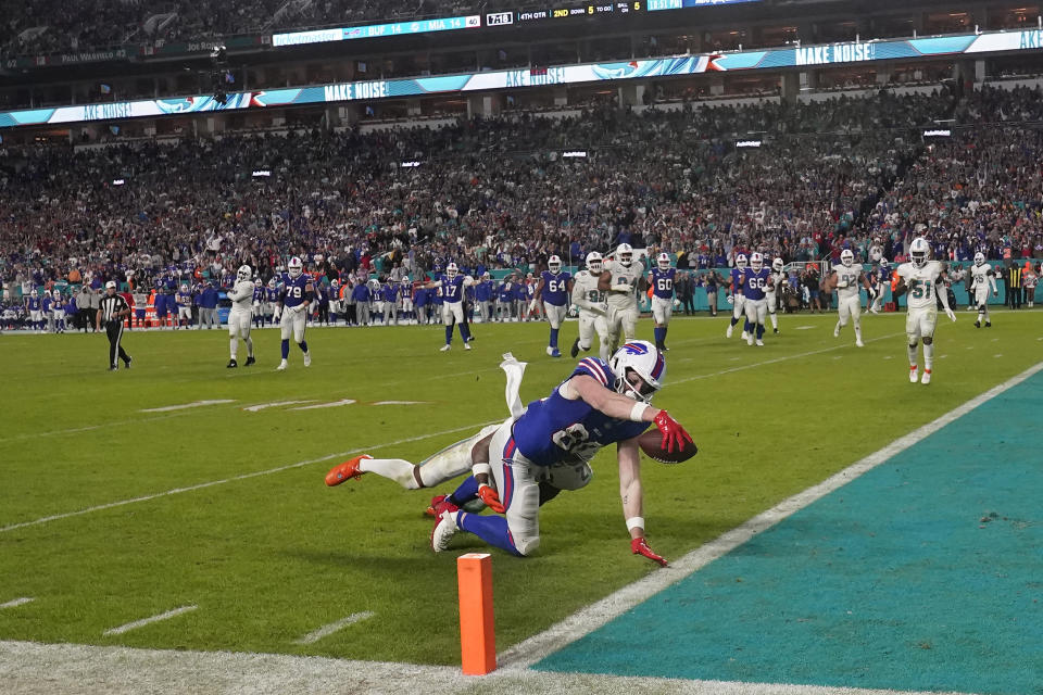 Buffalo Bills tight end Dawson Knox (88) scores a touchdown during the second half of an NFL football game, Sunday, Jan. 7, 2024, in Miami Gardens, Fla. (AP Photo/Wilfredo Lee )