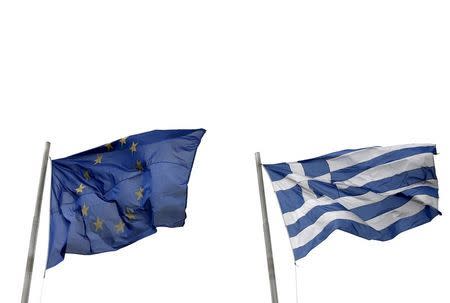 A European Union flag and a Greek national flag flutter in Athens, April 24, 2015. REUTERS/Kostas Tsironis