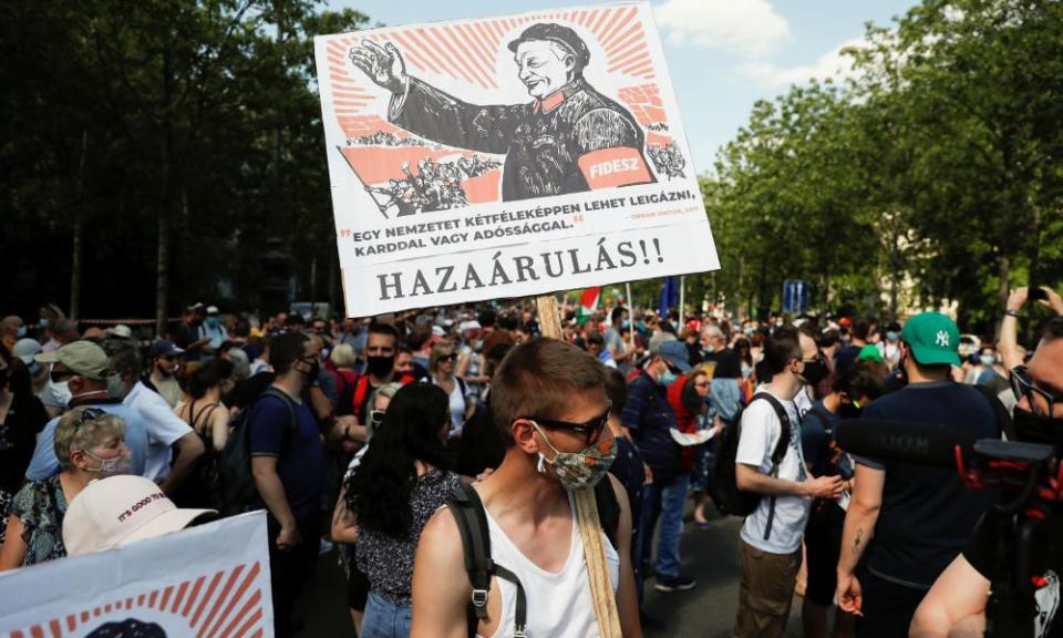 Protest against Chinese Fudan University campus in Budapest