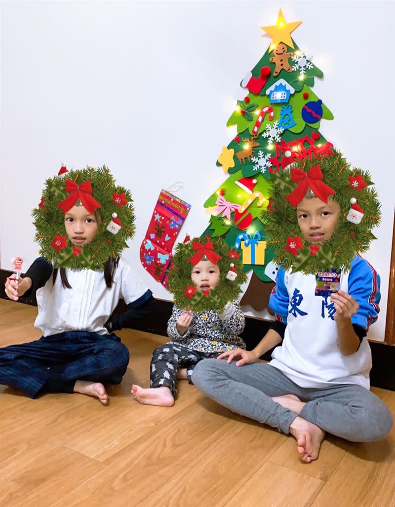  聖誕老公公、聖誕樹與禮物襪，讓小朋友無限著迷。（圖／學甲地方媽媽提供）