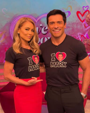 <p>LIVE with Kelly and Mark/Instagram</p> Kelly Ripa and Mark Consuelos wear matching t-shirts
