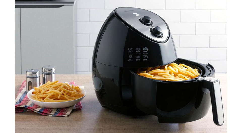 Farberware 3.2 Quart Digital Air Fryer (Photo: Walmart)