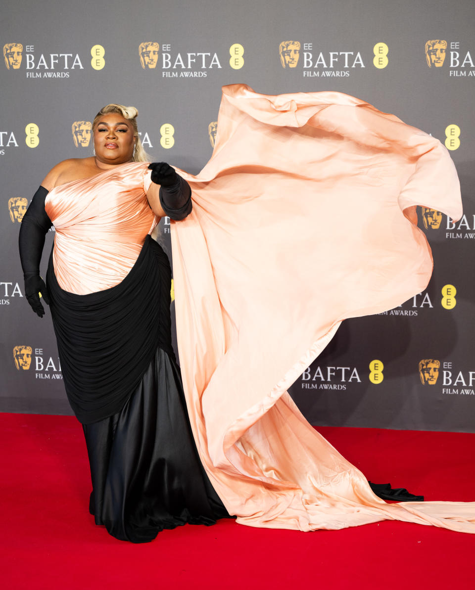 Da'Vine Joy Randolph poses with the Supporting Actress Award for 'The Holdovers' in the winners room during the EE BAFTA Film Awards