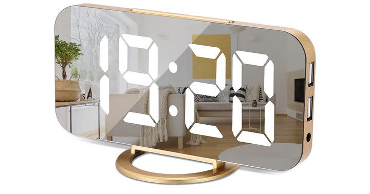 This on-trend and super stylish LED alarm clock