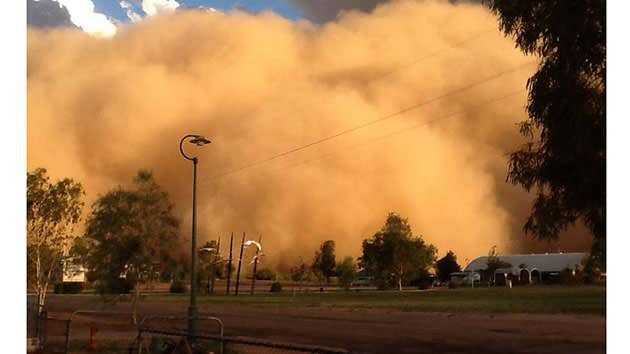 A huge dust storm struck Bedourie yesterday afternoon. Source: Diamantina Shire Council Facebook page, Chloe Smith