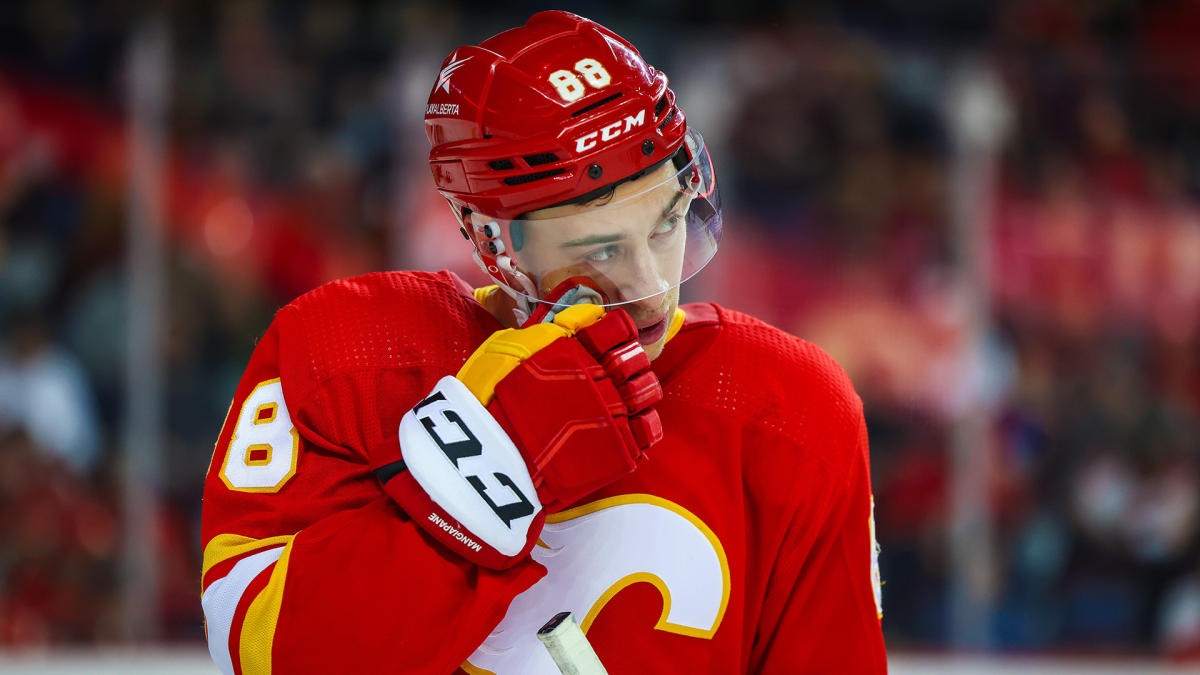 Calgary Flames' Andrew Mangiapane ejected from game for cross-checking -  Daily Faceoff