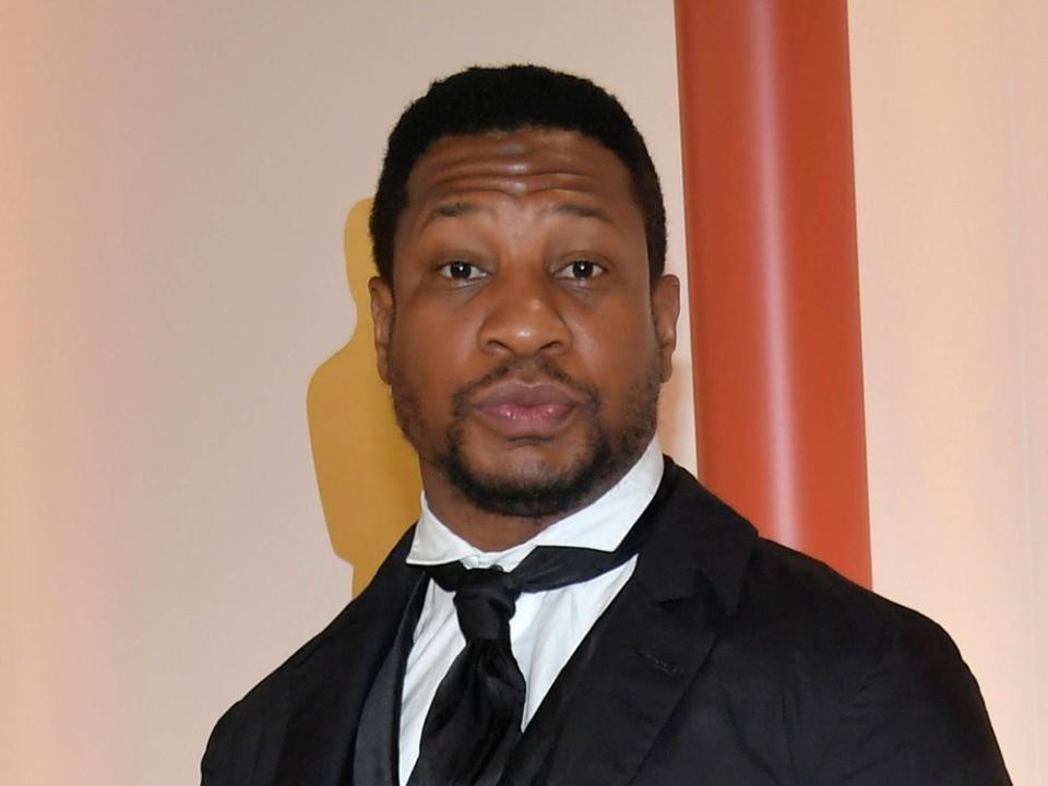 Jonathan Majors sieht sich mit schweren Anschuldigungen konfrontiert. (Bild: imago/MediaPunch)