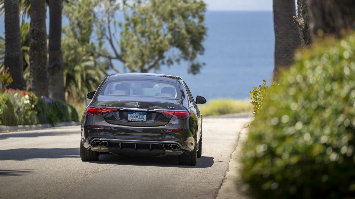 mercedes amg s 63 e performance kraftstoffverbrauch gewichtet, kombiniert 4,4 l100 km, co2 emissionen gewichtet, kombiniert 100 gkm, stromverbrauch gewichtet, kombiniert 21,4 kwh100 km exterieur graphitgrau metallic interieur leder machhiato beigemagma grau mercedes amg s 63 e performance combined fuel consumption, weighted 44 l100 km combined co2 emissions, weighted 100 gkm combined power consumption, weighted 214 kwh100 km exterior graphit grey metallic interior leather exclusive machhiato beigemagma grey