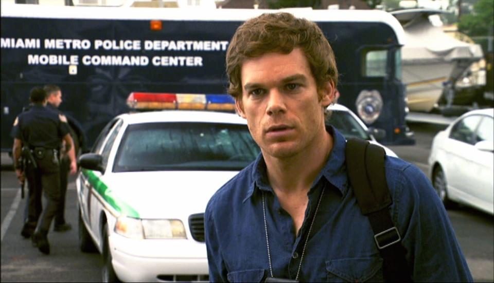 <p>Darf man einen Serienkiller, der für die Polizei arbeitet und dort seine "Kollegen" jagt, sympathisch finden? Acht Staffeln lang konnte man sich diese Frage stellen, ehe "Dexter" (Michael C. Hall) 2013 für viele Fans unzufriedenstellend endete. (Bild: RTL II)</p> 