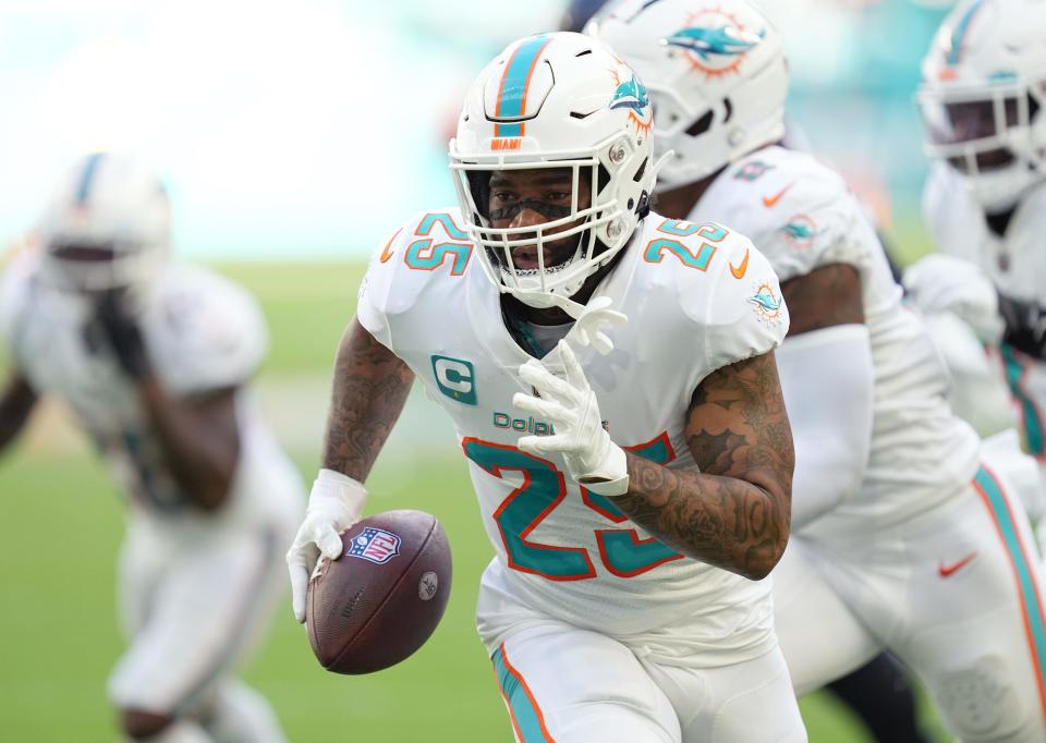 Miami Dolphins cornerback Xavien Howard (25) returns a fumble for a touchdown against the Houston Texans during the first half of an NFL game at Hard Rock Stadium in Miami Gardens, Nov. 27, 2022. 