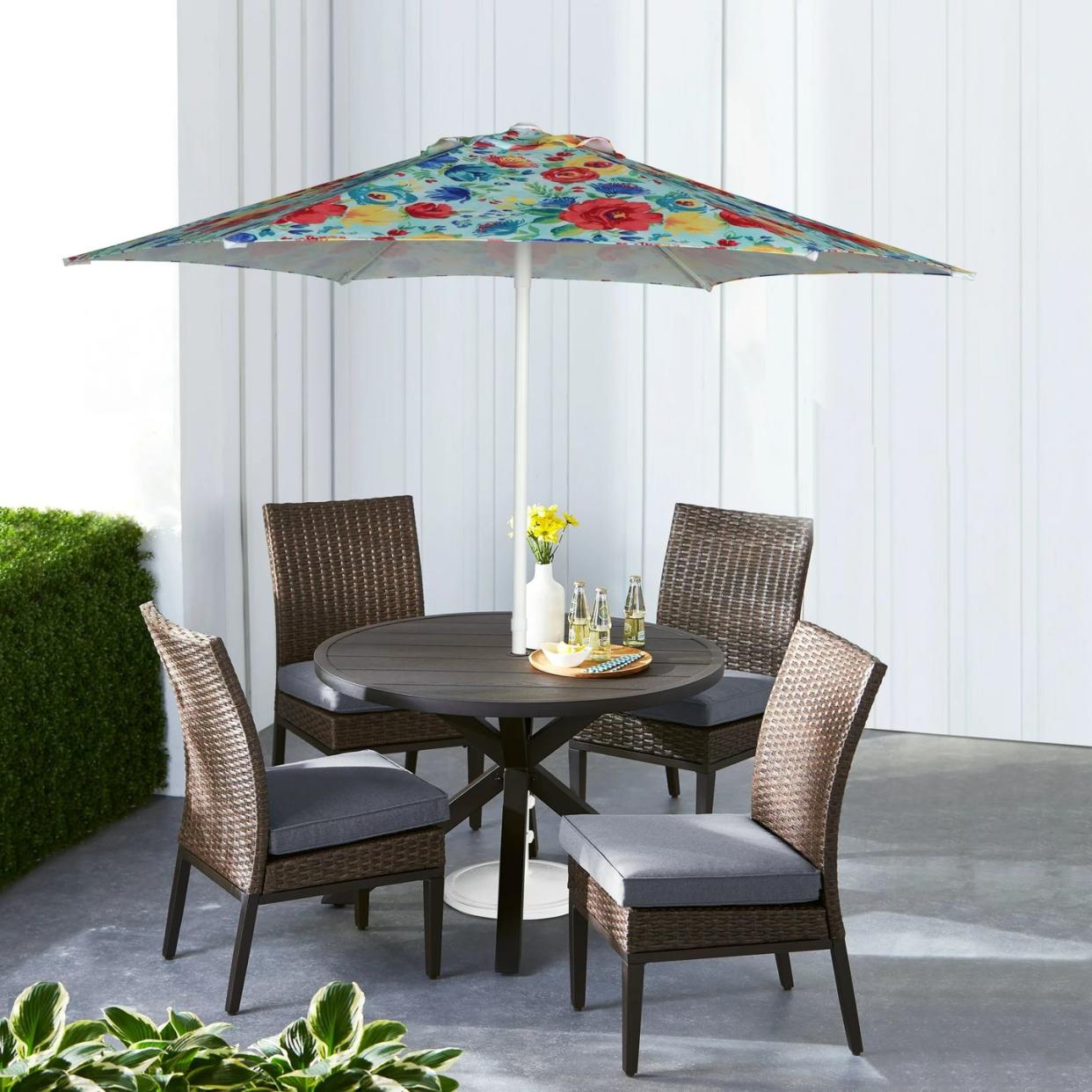 patio decor ideas umbrella