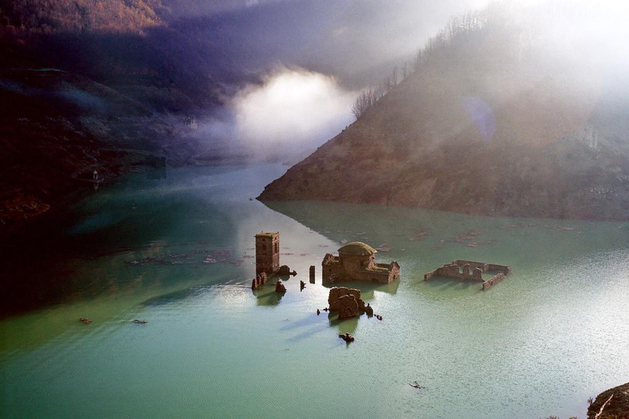 Fabbriche di Careggine submerged underwater