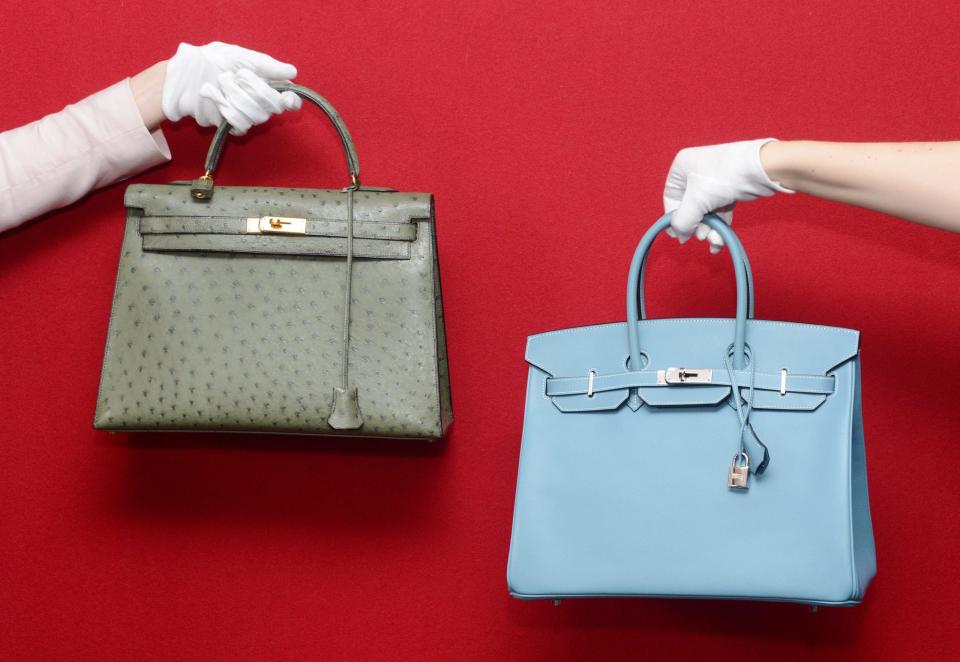 Die beliebten Handtaschen sind jeweils nach den Schauspielerin Jane Birkin und Grace Kelly benannt und wechseln teils für fünfstellige Beträge ihre Besitzerinnen und Besitzer. - Copyright: rune hellestad/Corbis via Getty Images