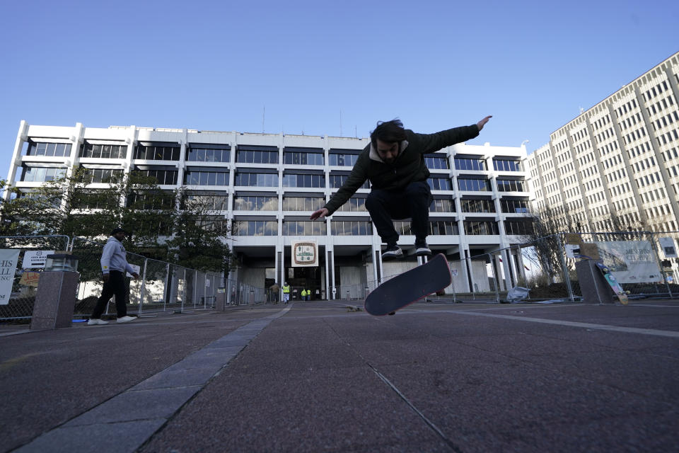 Skateboarders skate in front of city hall in remembrance of Tyre Nichols, who died after being beaten by Memphis police officers, five of whom have been fired, in Memphis, Tenn., Monday, Jan. 23, 2023. Tyre was a member of the skateboarding community, and they gathered at the request of Tyre's family to honor him. (AP Photo/Gerald Herbert)