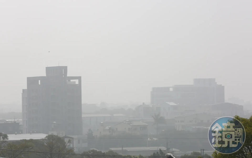 屏東縣環保局表示，昨日受東北風影響，挾帶境外污染物影響臺灣及離島地區。（示意圖，本刊資料照）