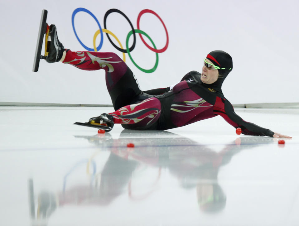 Monique Angermueller of Germany crashes during the women's 1,000-meter speedskating race at the Adler Arena Skating Center during the 2014 Winter Olympics in Sochi, Russia, Thursday, Feb. 13, 2014. (AP Photo/Pavel Golovkin)