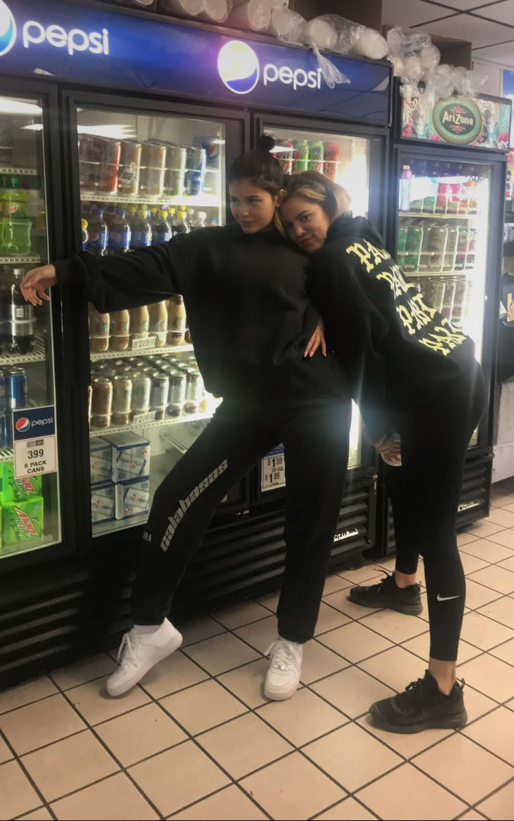 Kylie Jenner and Khloé Kardashian. (Photo: Snapchat/Kylie Jenner)