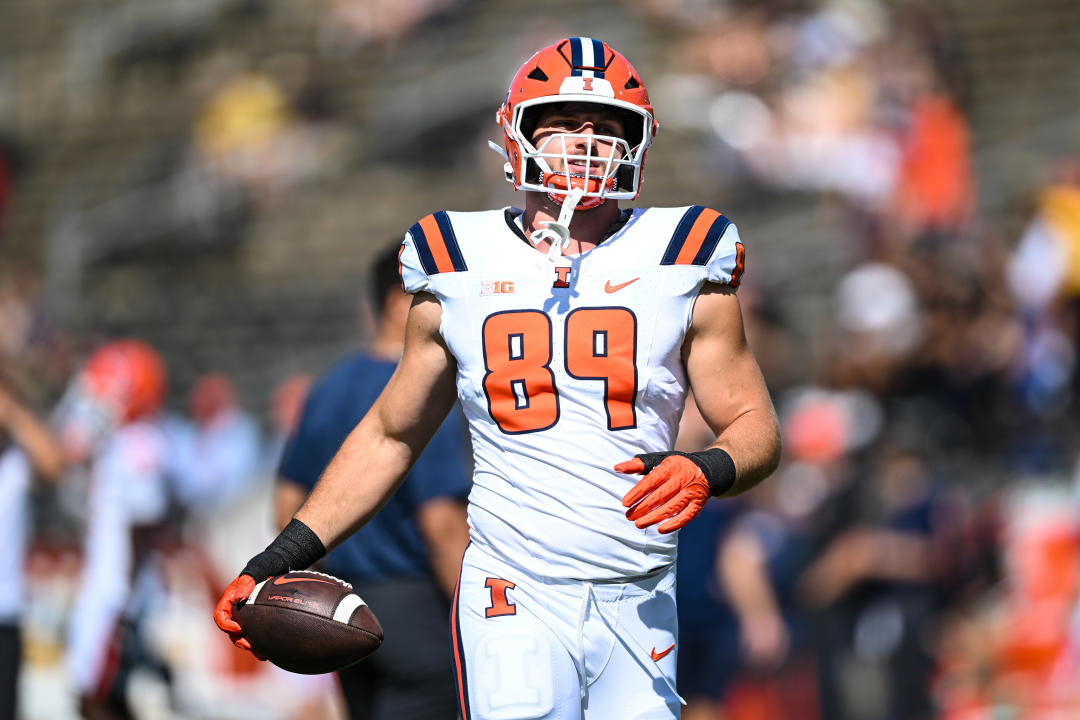 WEST LAFAYETTE, IN - SEPTEMBER 30: Illinois TE Tip Reiman (89) prior to a college football game between the Illinois Fighting Illini and Purdue Boilermakers on September 30, 2023 at Ross-Ade Stadium in West Lafayette, IN.  (Photo by James Black/Icon Sportswire via Getty Images