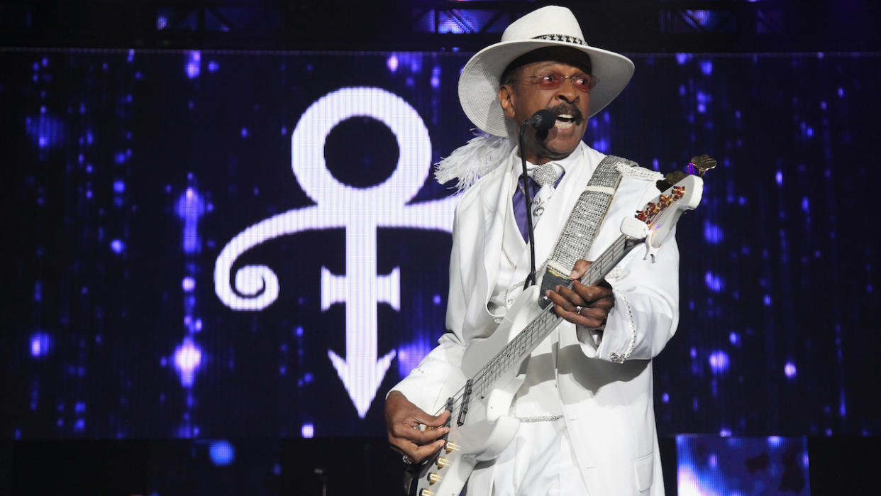  Singer Larry Graham performs on stage during the 2016 Essence Festival Prince Tribute at the Louisiana Superdome on July 3, 2016 in New Orleans, Louisiana.  